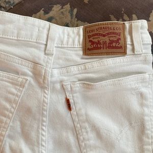 Levi white Denim jeans. Vintage high rise skinny size 25